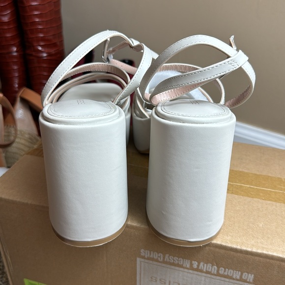 NWOT - • BCBGeneration • Women's Sandi Sandal, Stone, Size 9 - FABULOUS! 🤩 - Picture 6 of 14